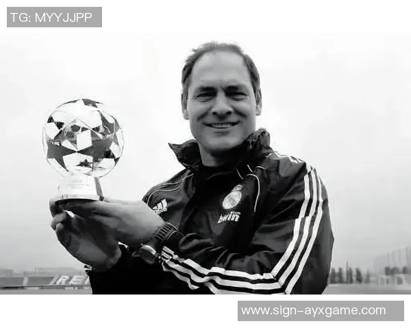 怀念足球传奇他在50多岁时离世的故事与成就